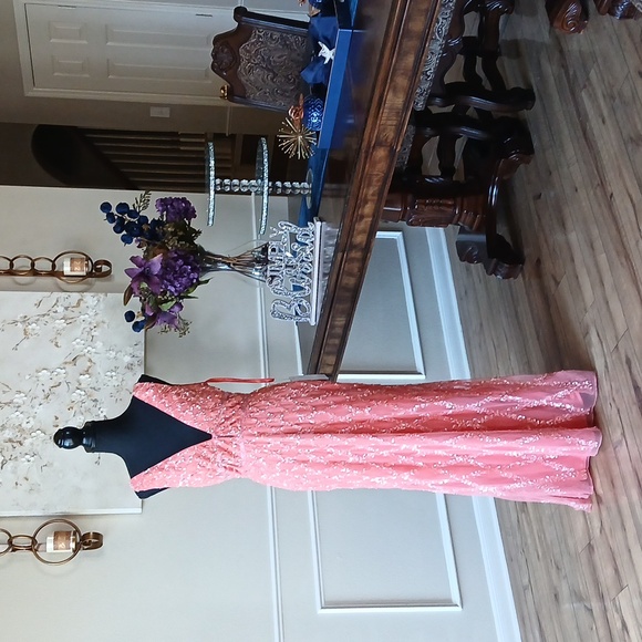 New Mac Duggal Coral Embellished Floor-length Gown. Size 8 - Picture 6 of 17